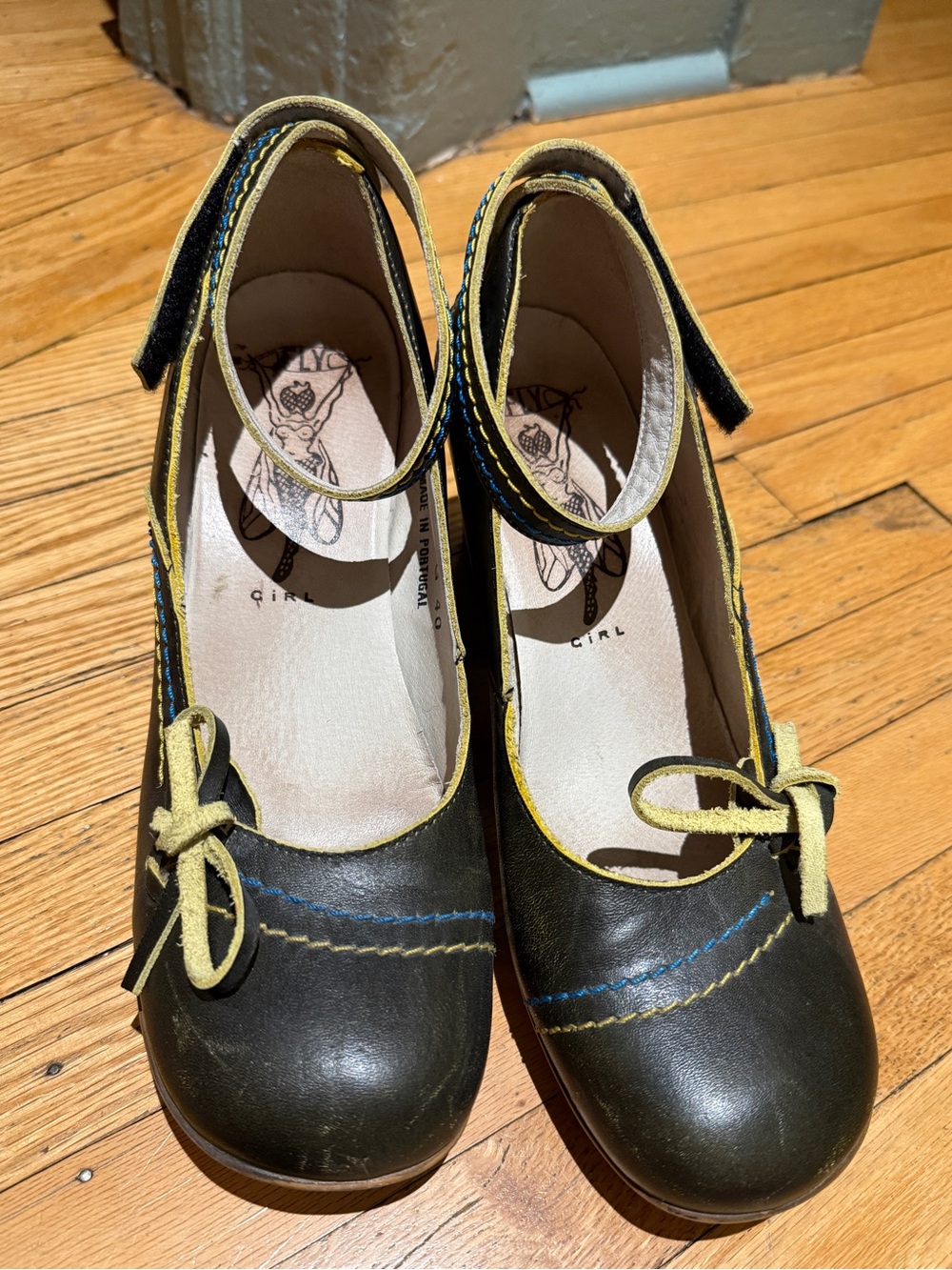 Fly London Wedge Shoes w Ankle Strap - Heel Needs Repair - Picture 7 of 11